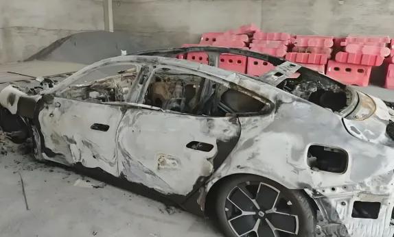 3名女学生死亡这场惨烈车祸值得深思pg电子游戏网站小米SU7爆燃！(图7)